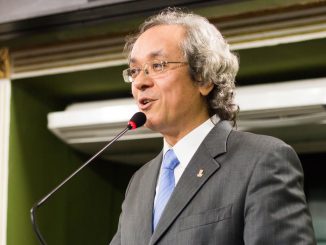 Em entrevista publicada no site da Andifes, o presidente da entidade, João Carlos Salles, defende o desbloqueio total das verbas bloqueadas nas universidades. Ontem o MEC anunciou que vai desbloquear apenas R$ 2 bilhões da Educação, mantendo R$ 3,8 bilhões bloqueados. Para universidades e institutos federais a previsão é desbloquear R$ 1,1 bilhão – metade da verba bloqueada hoje.