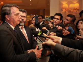 Presidente Jair Bolsonaro dá entrevista a jornalistas na China