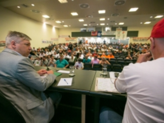 auditório da Alesc lotado em audência contra privatizações