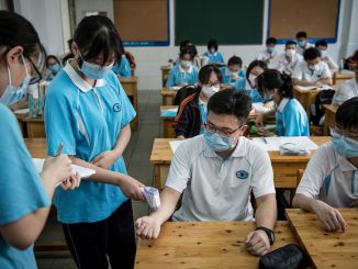 coronavírus, chineses aferindo temperatura. Foto: STR/AFP