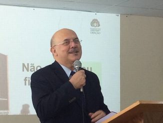 O pastor Milton Ribeiro durante palestra Foto: Reprodução