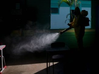 Desinfetação de sala de aula por conta do coronavírus. Foto: Pedro Ladeira / FolhaPress
