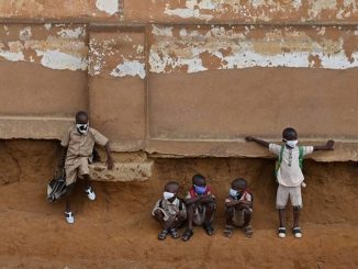 Carta aberta a líderes cobrando medidas para crianças em países pobres Foto: Issouf Sanogo/AFP