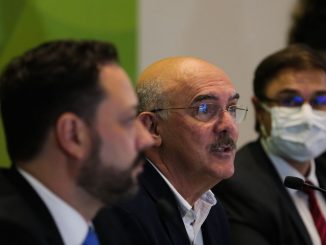 O presidente do Inep, Alexandre Lopes, o ministro da Educação, Milton Ribeiro, e o delegado Cleo Matusiak Mazzotti, participam da entrevista coletiva sobre o primeiro dia de provas do Enem 2020. Foto: Marcello Casal JrAgência Brasil