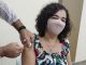 Mônica Lobato, 48, foi umas das primeiras a ser vacinada neste sábado. — Foto: Divulgação/Semed