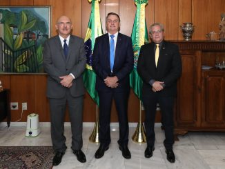Encontro com o Ministro da Educação, Milton Ribeiro e o Professor Valdiney Gouveia, Reitor da Universidade Federal da Paraíba. Foto: Marcos Corrêa/PR