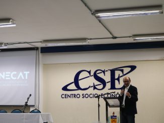 Professor Lauro Mattei, coordenador do Necat (Foto: Stefani Ceolla/Apufsc)