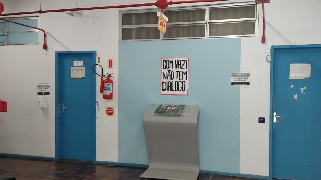 protesto contra nazismo na UFSC (Stefani Ceolla/Apufsc)