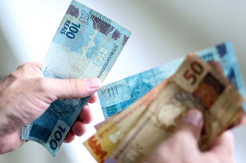 Primeira metade do 13&ordm; sal&aacute;rio dos servidores de SC ser&aacute; paga em julho -  Apufsc-Sindical